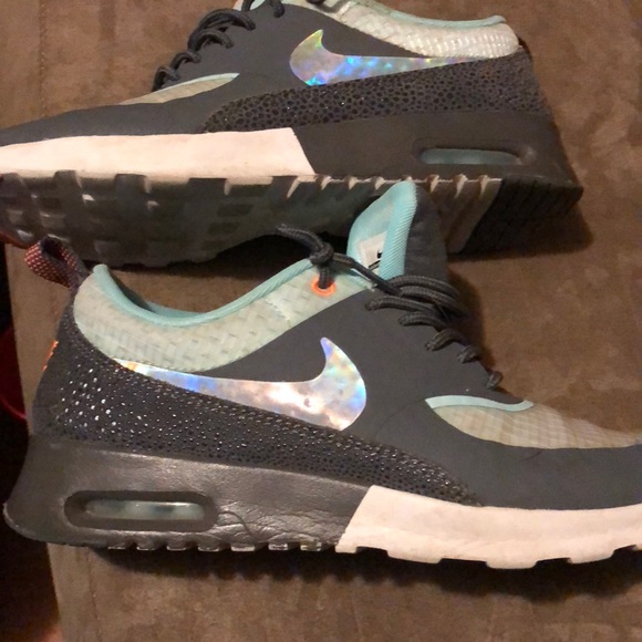 Nike shoes - Picture 3 of 4